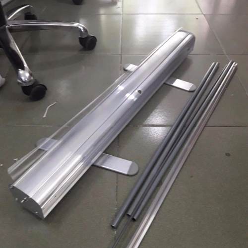 Standee cuốn thường